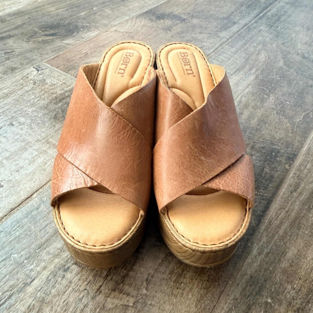 Born Women's Pavia Almond Leather Woodgrain Heeled Clogs, Tan, 8M - Picture 4 of 5